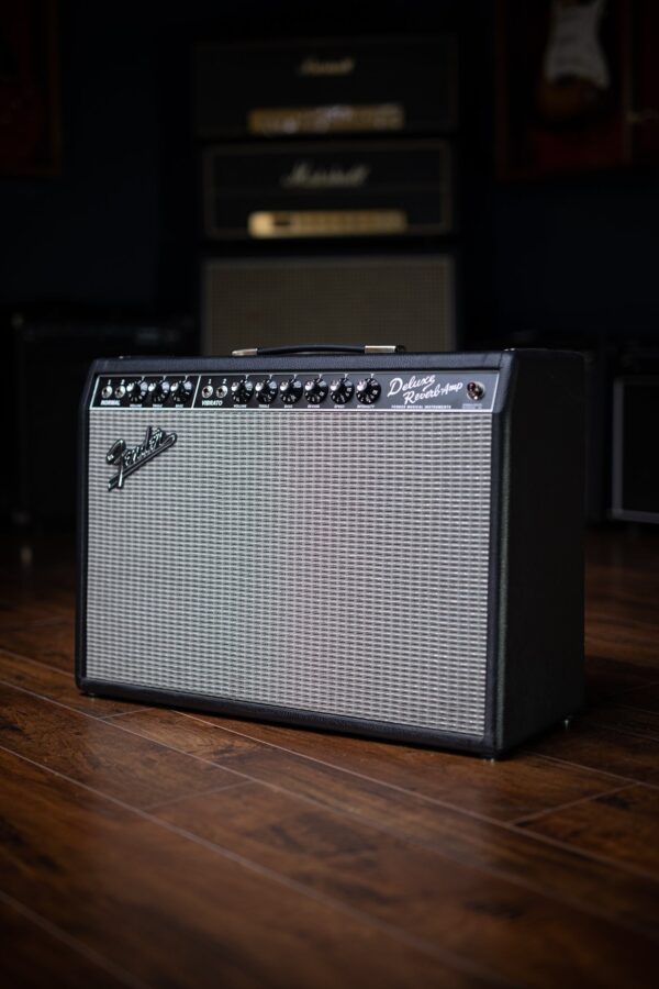Fender ‘65 Deluxe Reverb 22-watt 1x12” Tube Combo Amp