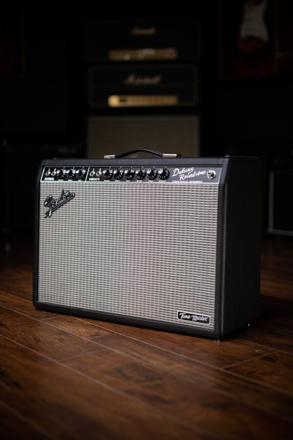 Fender Deluxe Reverb Tone Master 100 Watt 1x12” Combo Amp